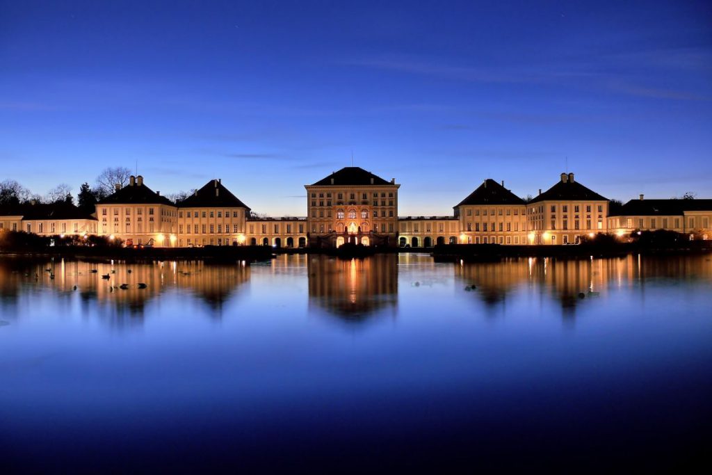 華麗な庭園と建築美「ニンフェンブルク宮殿（Schloss Nymphenburg）」ミュンヘンの歴史、建築、自然を楽しむ