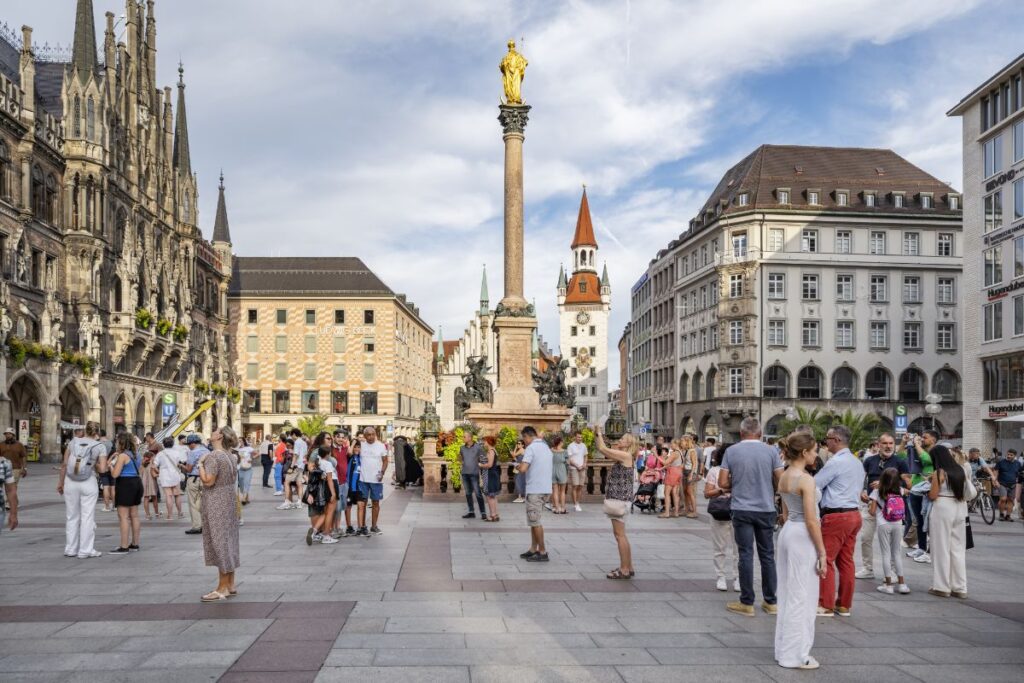 マリエン広場と新市庁舎（Marienplatz / Neues Rathaus）