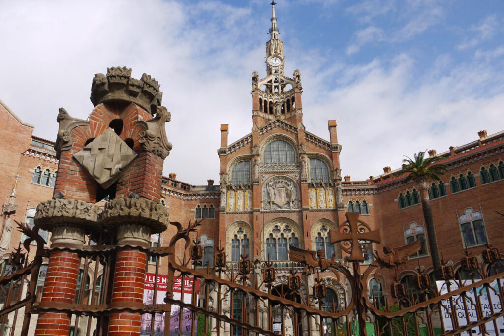 世界遺産のモデルニスモ様式の建築物「サン・パウ病院（Hospital de Sant Pau）」