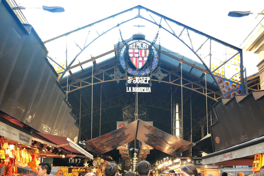 地元っ子や観光客でいっぱいなバルセロナの台所「サン・ジュセップ市場（Mercat de Sant Josep）」