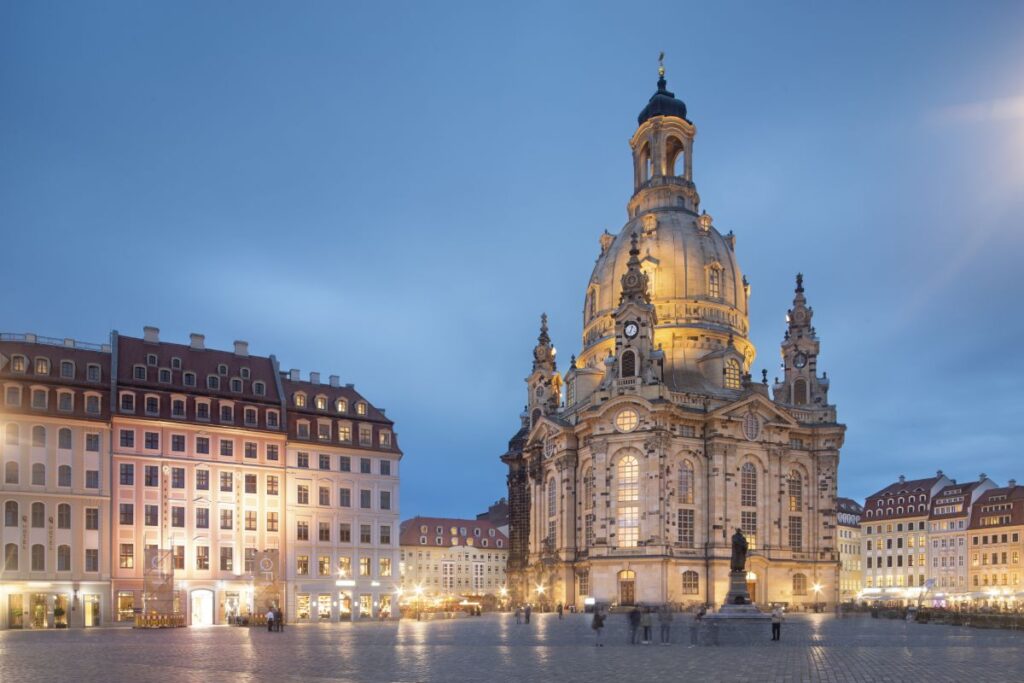 大戦の傷跡を越えて再建されたドレスデンの「フラウエン教会（Frauenkirche Dresden）」