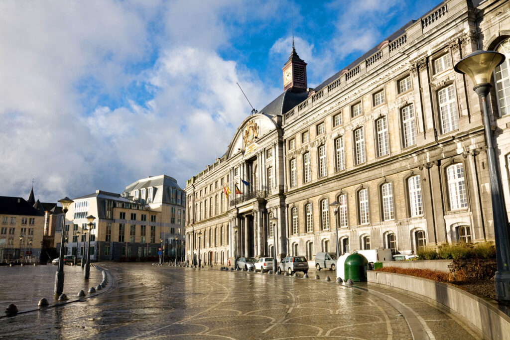 リエージュ、サン・ラベール広場にある宮殿「君主司教宮殿（Palais des Princes-Evêques）」