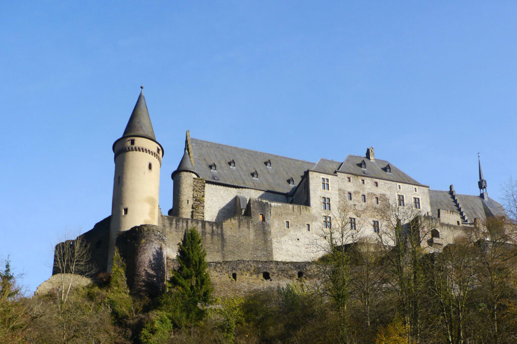 11～14世紀に建てられたカロリング王朝の城塞「ヴィアンデン城（Château de Vianden）」