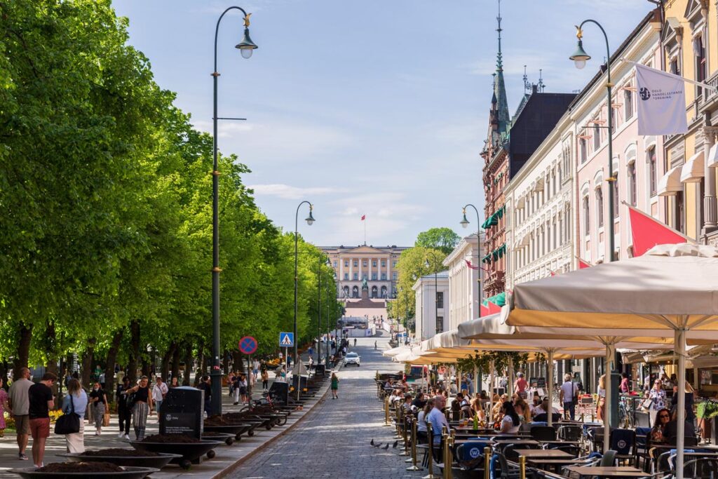 散歩も楽しいオスロのメインストリート「カール・ヨハン通り（Karl Johans gate）」