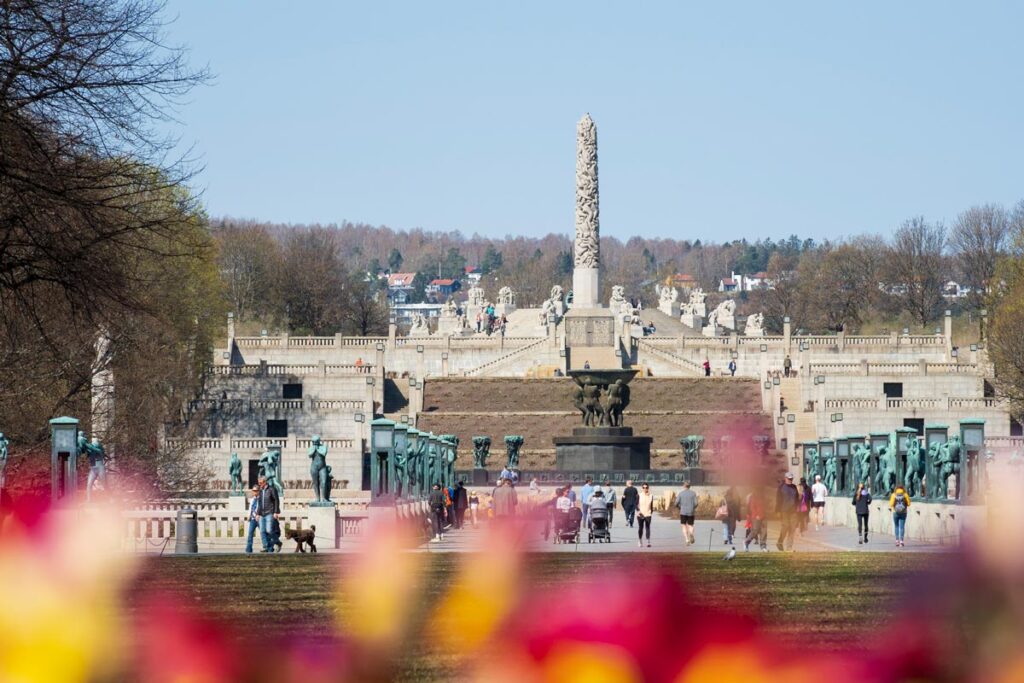 212点の彫刻が野外展示されている市民憩いの場「ヴィーゲラン公園（Vigelandsparken）」