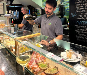 バースポーツの店内